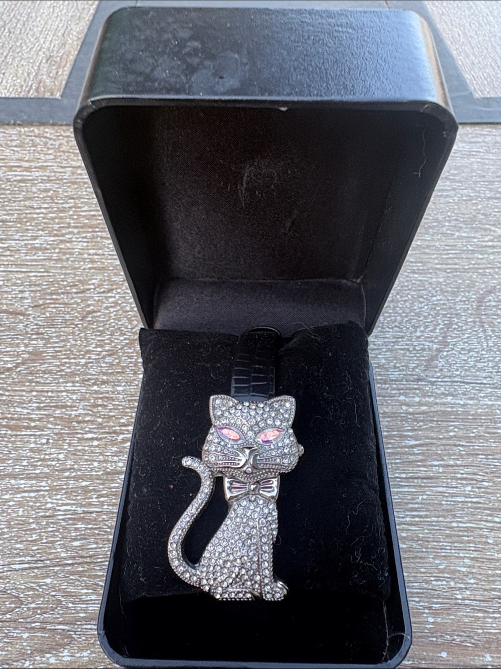 Gossip Watch Crystal Cat Charm Watch